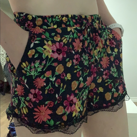 Floral shorts with lace trim! - Picture 3 of 3